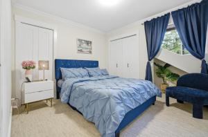 Luxury Private Resort Minutes from Langley Event Centre with hot tub, basketball, game room