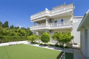 Apartments with parking space Kastel Luksic, Kastela - 25382