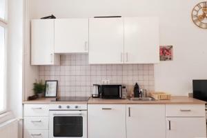 Designer 4BR 2 Baths Jewish Quarter Heart