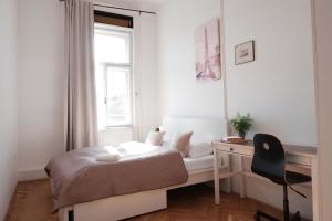 Designer 4BR 2 Baths Jewish Quarter Heart
