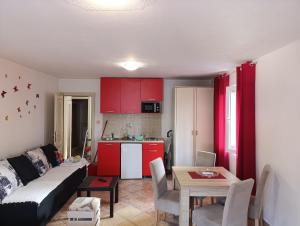 Apartment near the beach with sea view