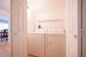 Garden Walkout Suite Near White Rock