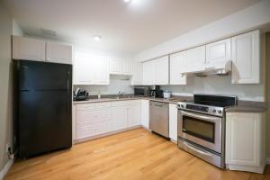 Garden Walkout Suite Near White Rock