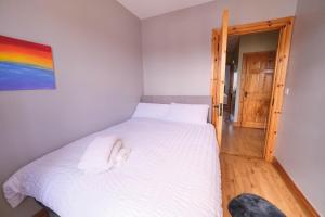 4 Bedroom House by Travel Lets Holiday Homes Convoy with Garden
