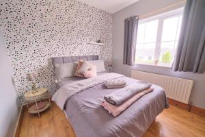 4 Bedroom House by Travel Lets Holiday Homes Convoy with Garden