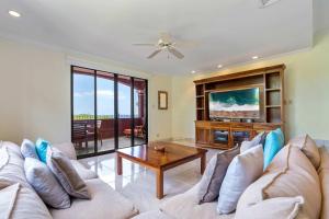 Recently Renovated Luxury Condo with Resort-Style Beach Club Access and Ocean Views