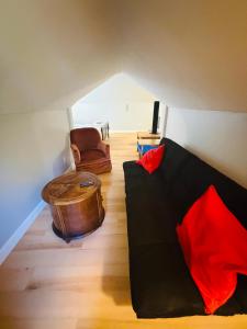 Artistic Apartment Near Downtown