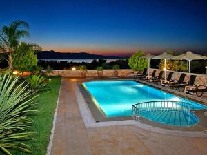 Cretan Villa Near Beach for 10
