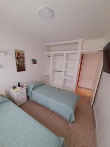 Excellent 2 rooms in front with balcony