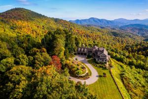 Luxury Mountaintop 2-Home Compound on 50 acres, Sleeps 28, Black Mountain, Asheville