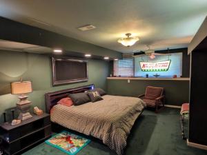 FIFA Basecamp with 2 Kitchens, 5BR, 4 Baths