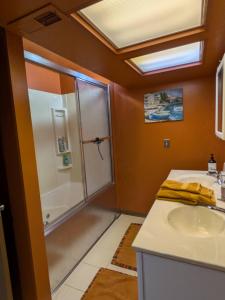FIFA Basecamp with 2 Kitchens, 5BR, 4 Baths