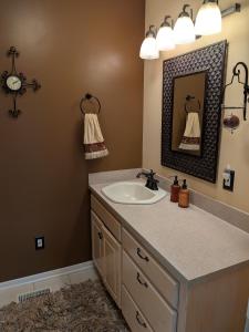 FIFA Basecamp with 2 Kitchens, 5BR, 4 Baths