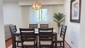 3 Bed 2 Bath Bungalow, Walk to Bus, 30 min to Downtown