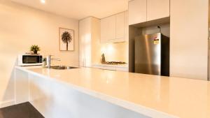 Central 2BR Olympic Park Apt with Parking