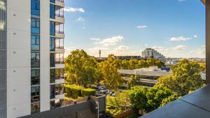 Central 2BR Olympic Park Apt with Parking