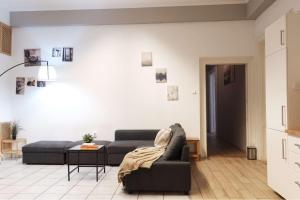 Grand Synagogue Quarter - 4BR Art-Filled Flat