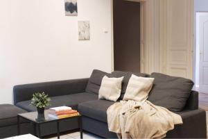 Grand Synagogue Quarter - 4BR Art-Filled Flat