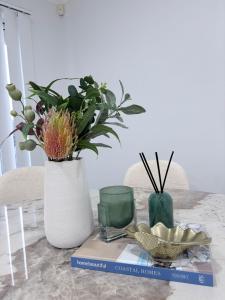 Bright and Stylish 4BR Guesthouse walk to Shops