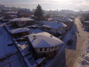 Three-Bedroom Apartment room in Complex Ristanite