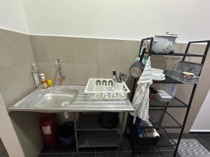 Equine Signature Stay