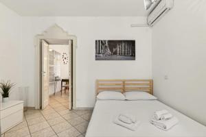 Elegant Comfort Milan Prime Area with AC & WI-FI