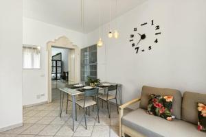 Elegant Comfort Milan Prime Area with AC & WI-FI