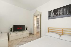 Elegant Comfort Milan Prime Area with AC & WI-FI