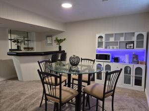 Bright and Cozy Private Suite Near Airport