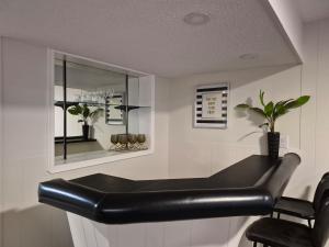 Bright and Cozy Private Suite Near Airport