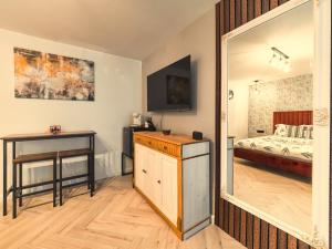 Free Private Parking - Onyx Studios by Ben Apartments