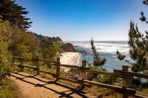 Oceanfront Home Retreat w Breathtaking Views of Fitzgerald Marine Reserve