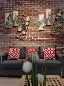 Industrial Loft Haven 5BR, 4BA for 12 Pax Steps to Playground and Heart of Segamat