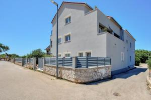 New Apartment Q near Slanica beach -Top Location
