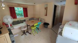 Mobil-Home en pleine campagne avec piscine