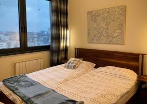 2BDR-2BATH - 88 sqm BW Luxury Apt with artistic flair