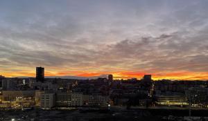2BDR-2BATH - 88 sqm BW Luxury Apt with artistic flair