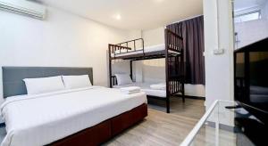 The rabbits hole hostel