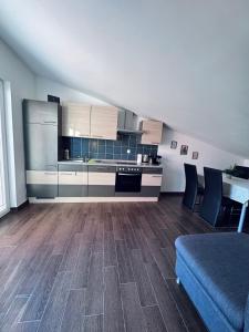 Three Queens Sunshine Apartment
