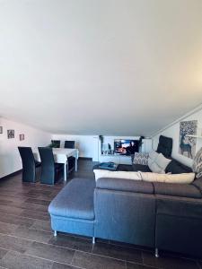 Three Queens Sunshine Apartment