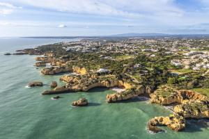 Villa Monte das Oliveiras with Private Pool