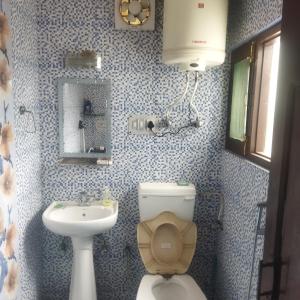 Rose Bowl Guest House, Srinagar Dal Lake