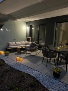 Sky Garden apartament z prywatnym ogrodem i tarasem, oddzielna sypialnia, pokój dzienny z aneksem kuchennym, Blisko plaży