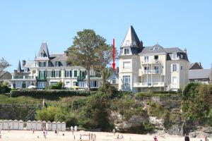 Luxury house La Louisiana fifty meter from sea with pool