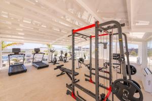 Marina Luxury Retreat - 5 Pools, Gym & Ocean View