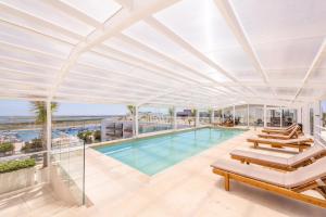 Marina Luxury Retreat - 5 Pools, Gym & Ocean View