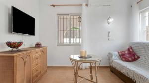 Apartamento cerca del pueblo con piscina compartida parking y jardin privado