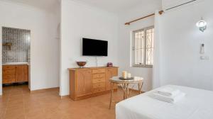 Apartamento cerca del pueblo con piscina compartida parking y jardin privado