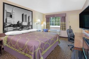 Queen Room - Non-Smoking room in Super 8 by Wyndham Ashland
