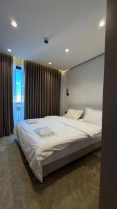 301 tara-JRE Jabal Al Lweibdeh with stunning view